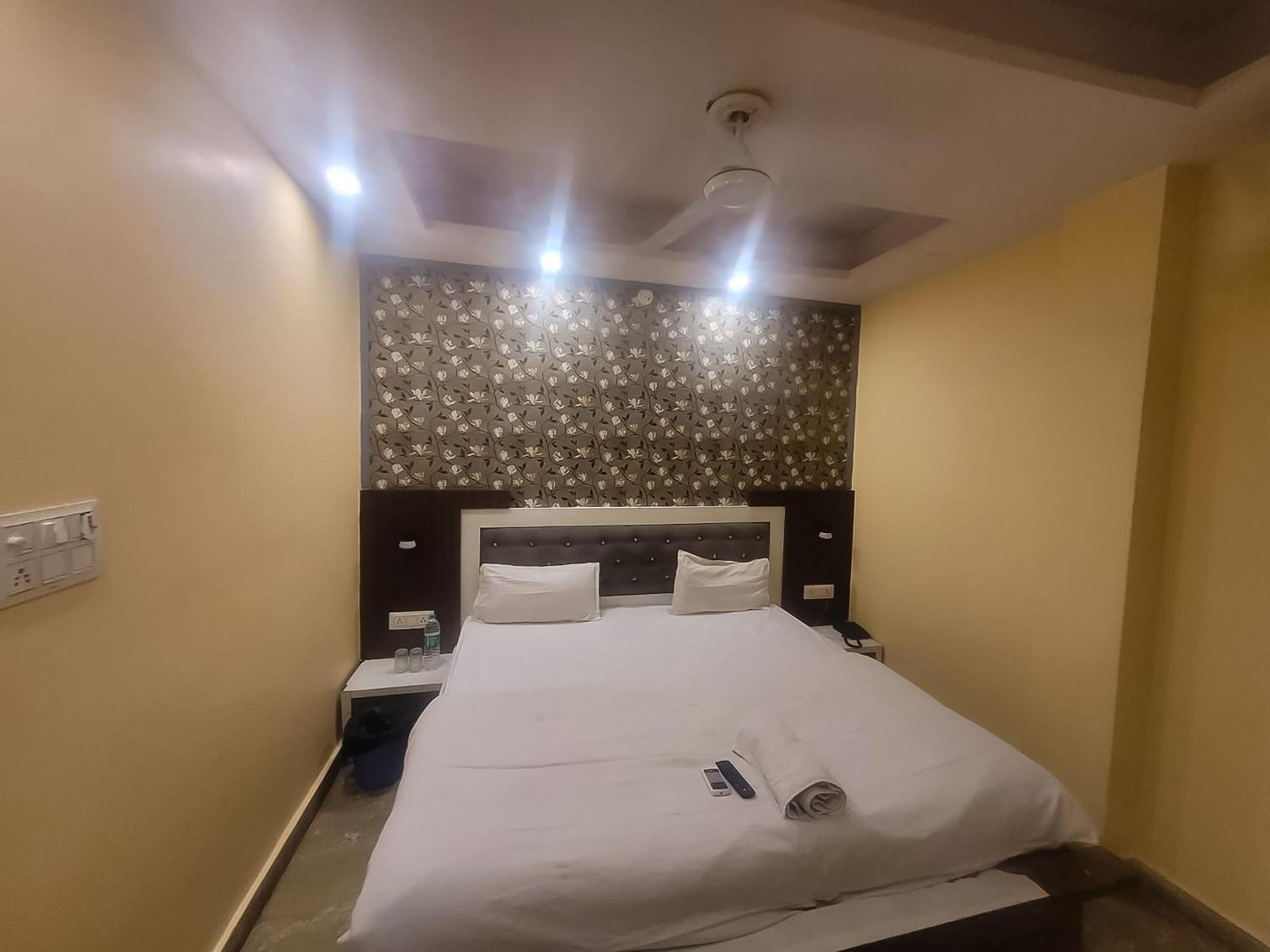 Hotel Green Palace - Jagat Puri Neu-Delhi Exterior foto